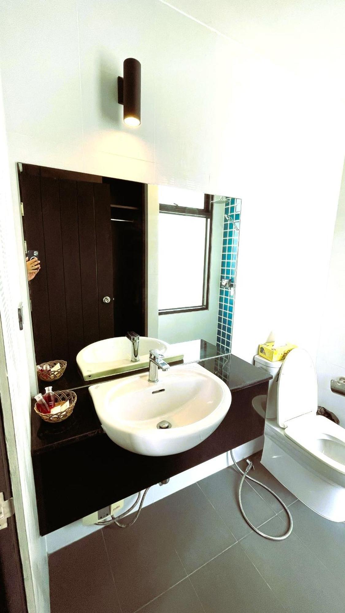 Rockstar Beach Apartments Strand Bang Rak Exterior foto